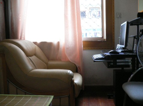 Single room for rent on monthly or daily basis